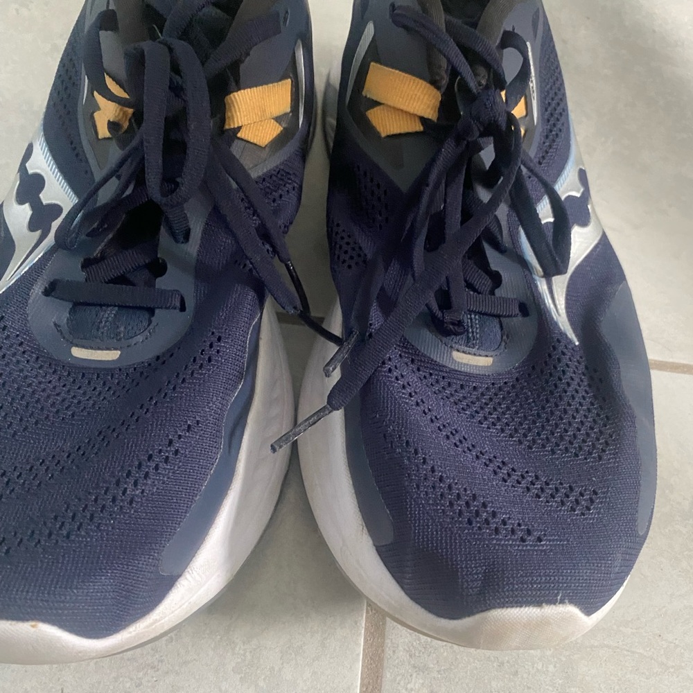 Mens Saucony Guide running shoe. Blue size 12